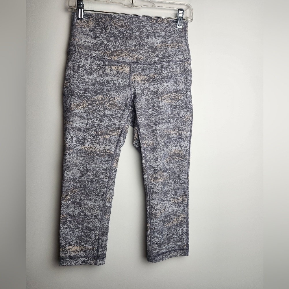 Lululemon Wunder Under High Rise Cropped Leggings Black White Speckled Size 8.
